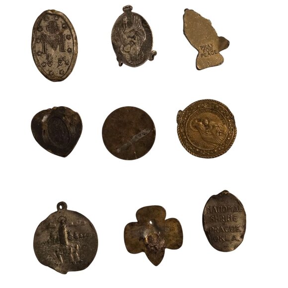 Vintage Religious Medals Pendants Lot Of 9 Jesus Mary Saints Prayer Tokens Etc - Picture 14 of 14